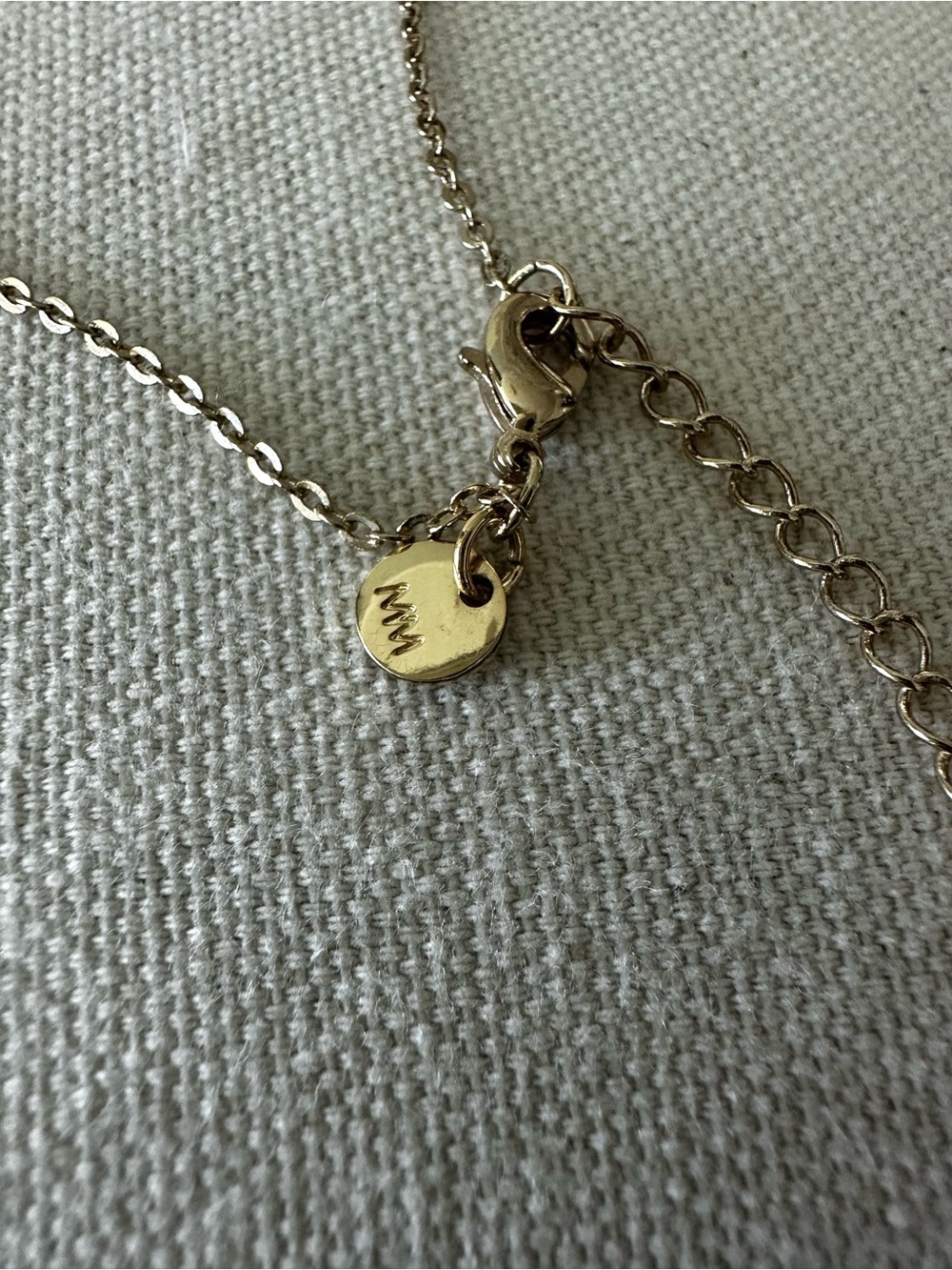 Melinda Maria V Chevron necklace pendant gold tone - Picture 5 of 5